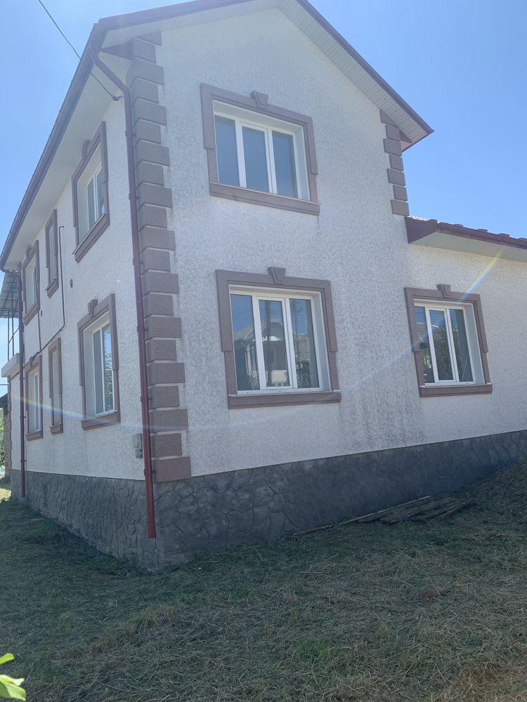 Продам будинок двох поверховий м.Кіцмань