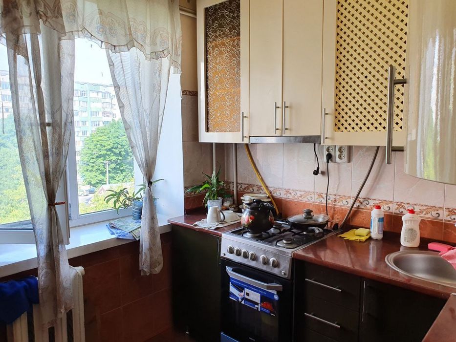 Здається місце у кімнаті, у районі 12-школи.