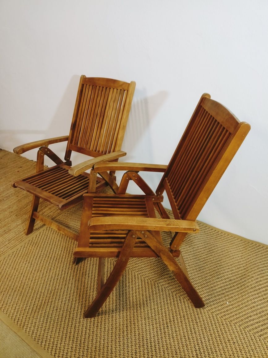 Fotele ogrodowe z drewna tekowego.