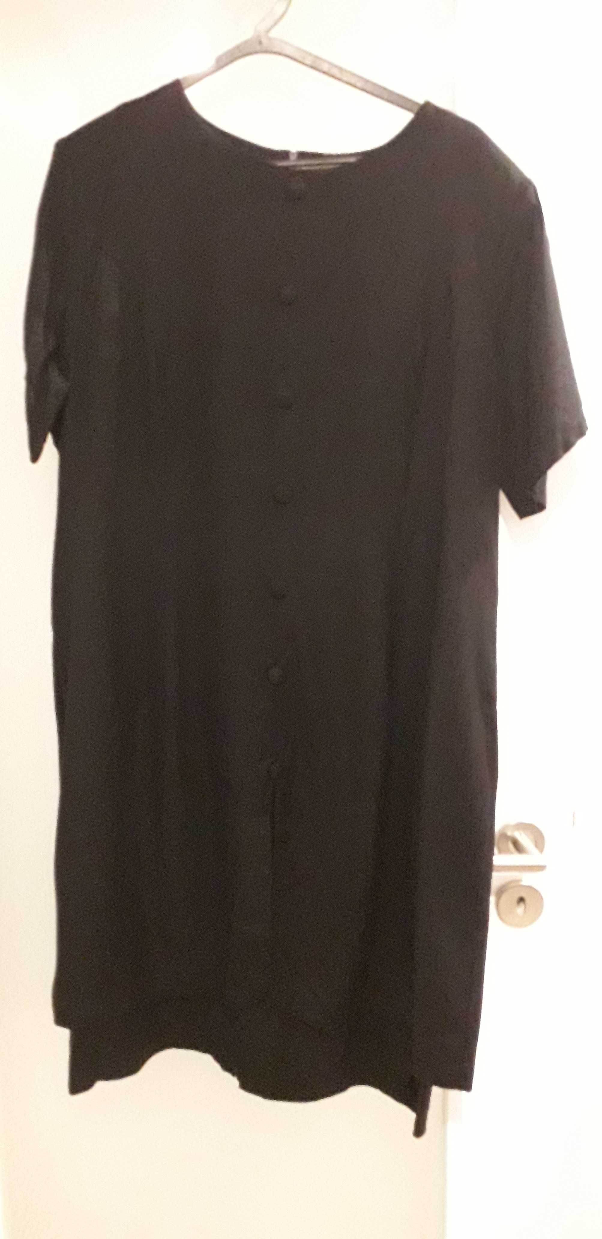 Vestido preto com botões forrados