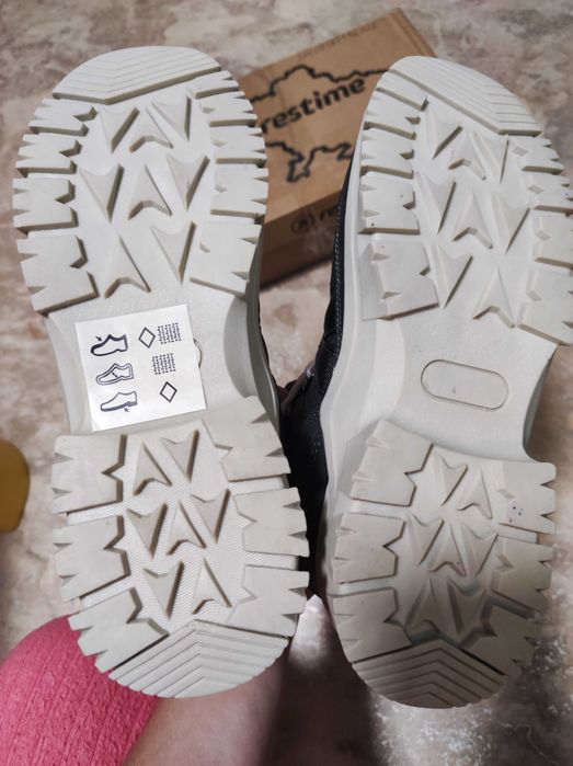 Демисезонные фирменные ботинки кроссовки Restime 37р