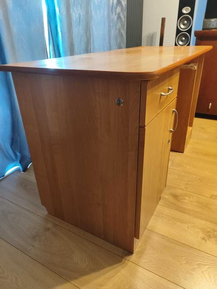 Biurko pod komputer w dobrym stanie wym. dł 140 / szer 60 / wys 78 cm