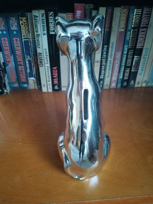 Porcelanowy srebrny pies skarbonka 22 cm