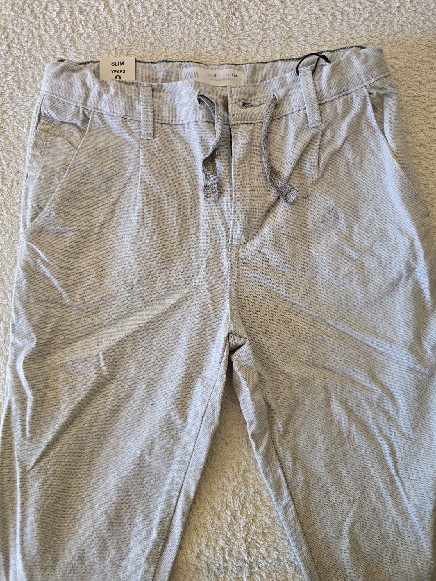 Calças novas ZARA para menino de 9 anos (altura 134 cm).