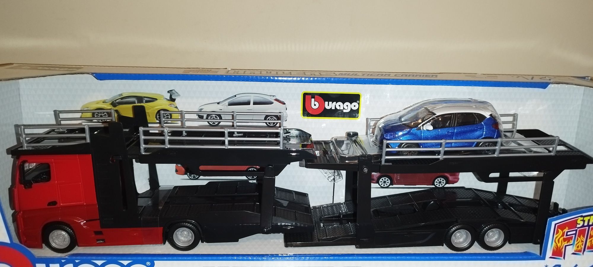 Bburago Street Fire Laweta Mercedes Actros Red, skala 1:43 Burago.