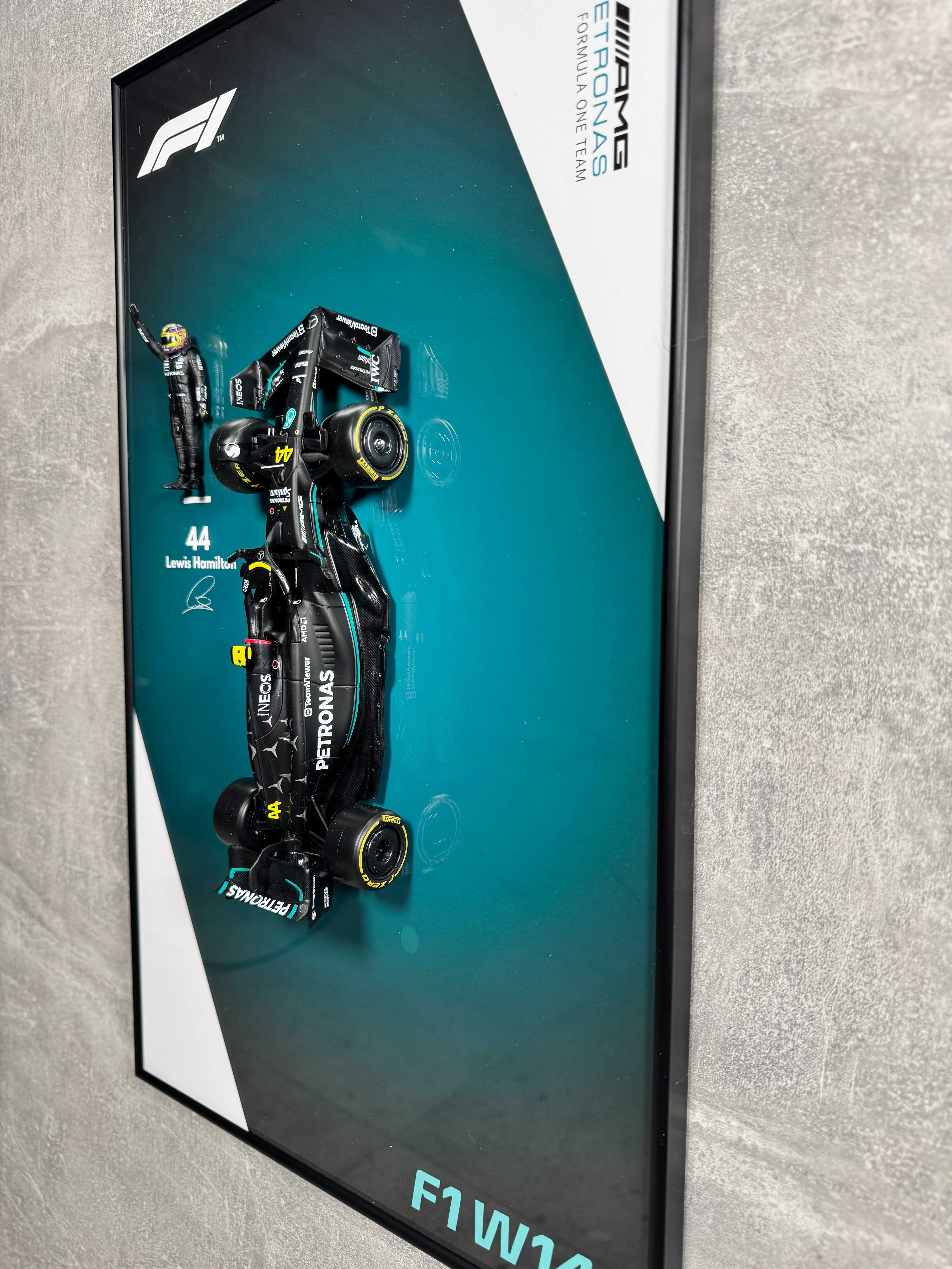 Bburago На Рамці F1 Mercedes 44 Lewis Hamilton 1/24 Маштаб AMG Модель