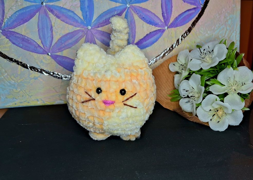 Pluszowy kot na szydełku brelok