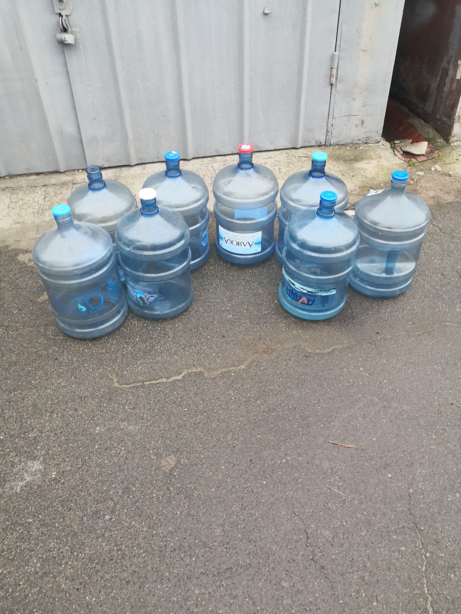 Бутли для воды с ручкой и без. Помпы для воды