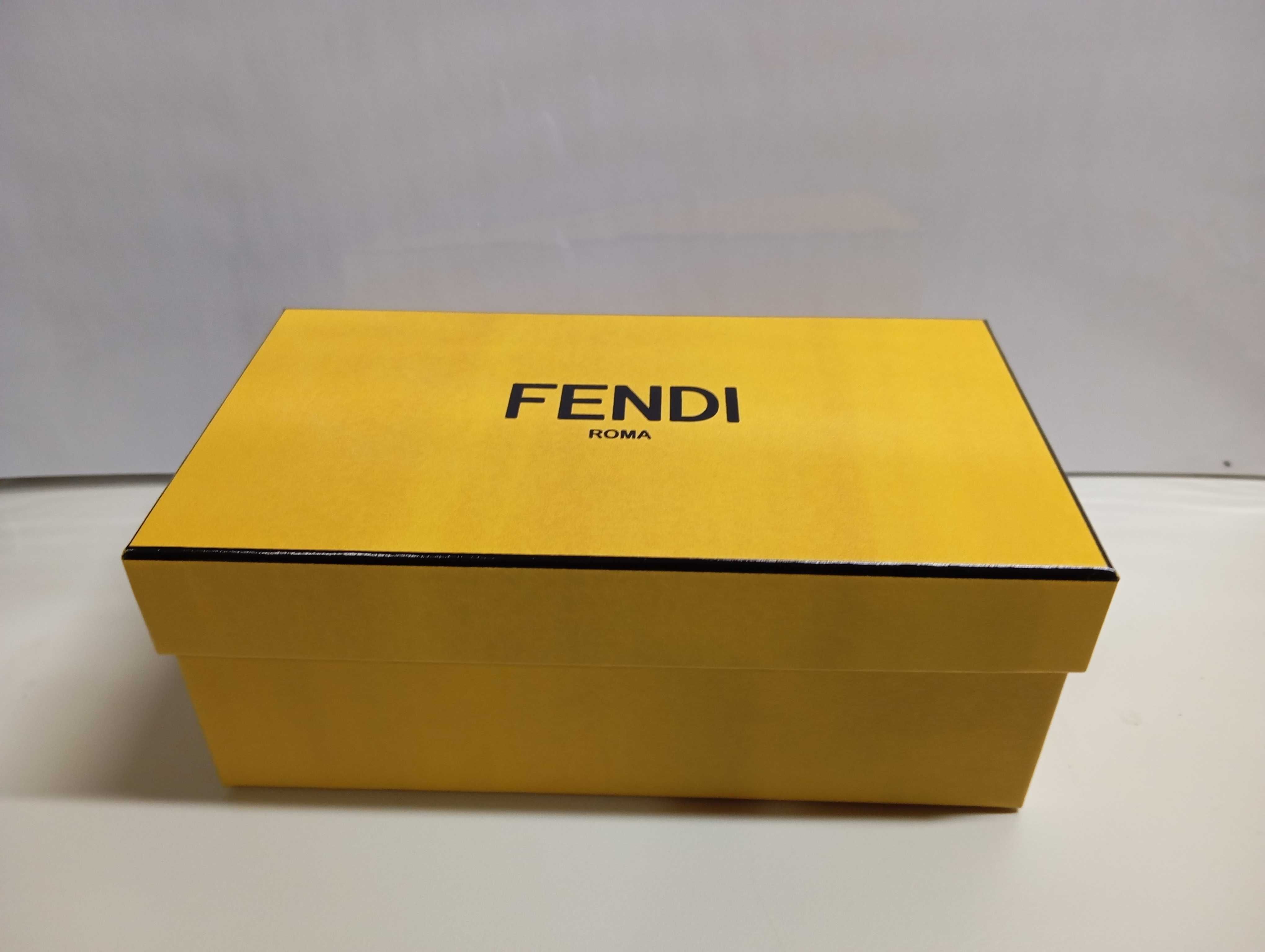 Estojos para óculos da marca FENDI