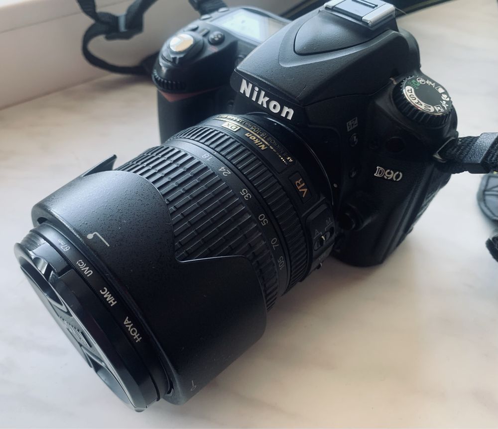 Продам фотоаппарат Nikon D90+пульт ДУ+вспышка