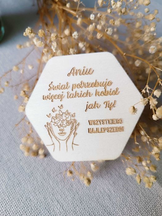 DZIEŃ KOBIET Magnes drewniany z imieniem