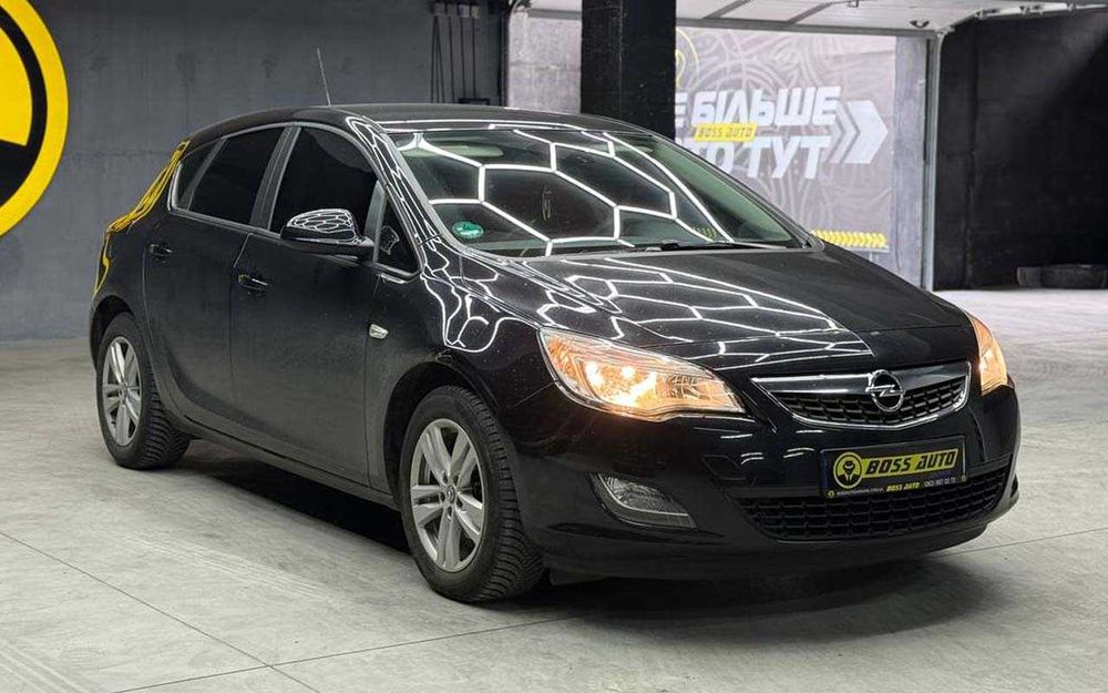 Opel Astra 2010 року