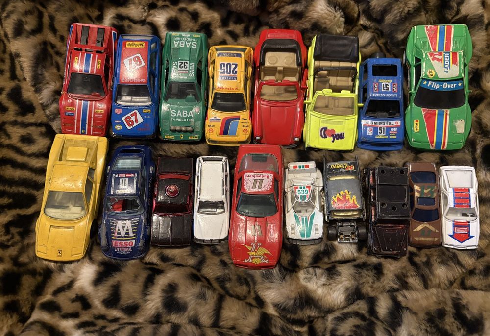 Zestaw starych metalowych samochodzików vintage