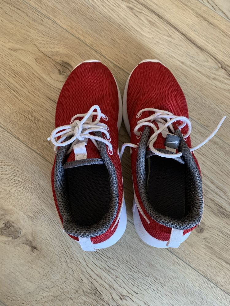 Bordowe czerwone materiałowe sportowe buty rozmiar 37,5 Nike Roshe Run