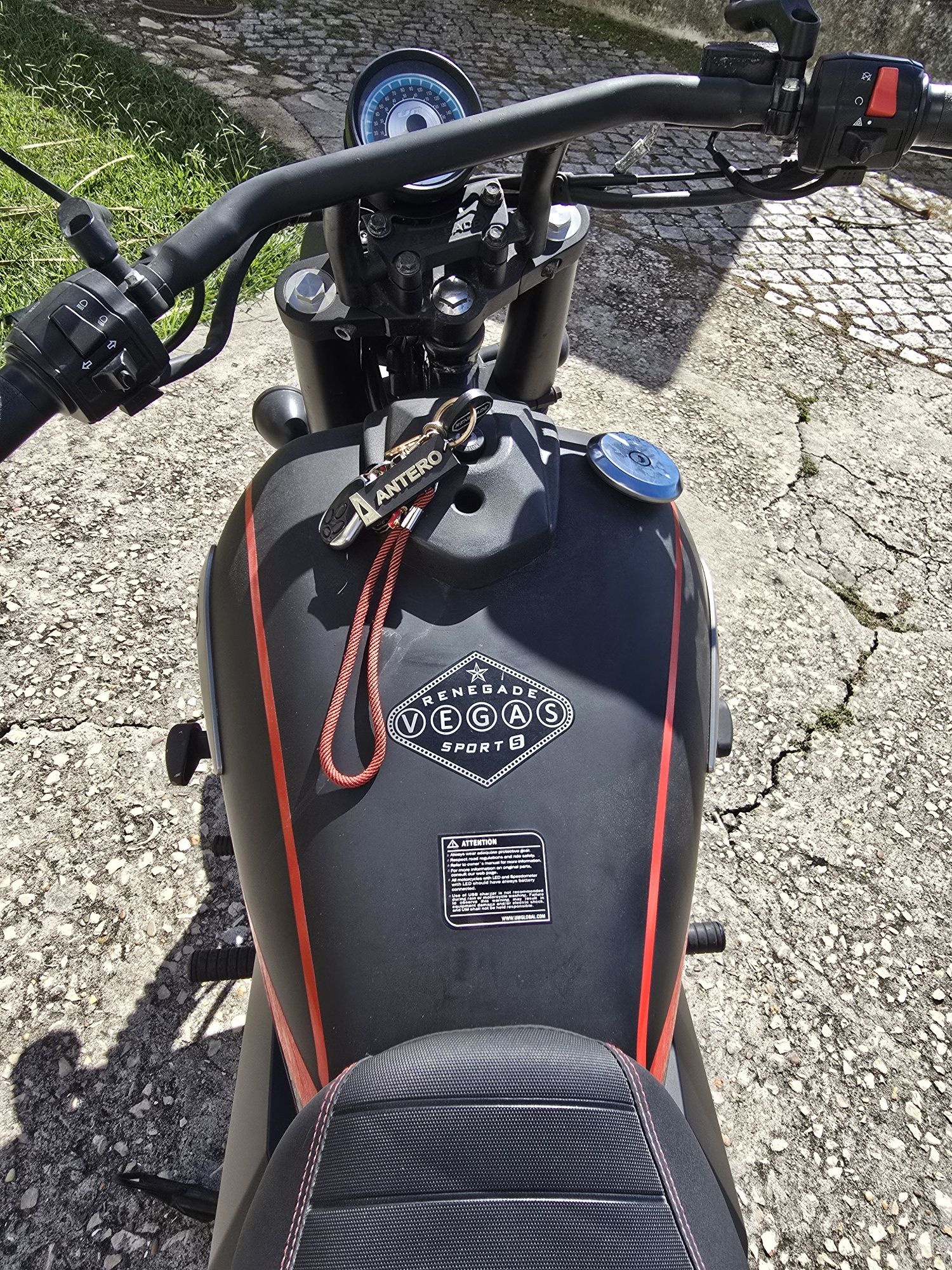 Mota 125  renegade de garagem como nova