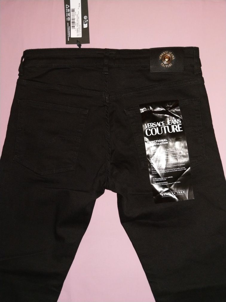 Wyprzedaż spodnie męskie Versace Jeans Couture.