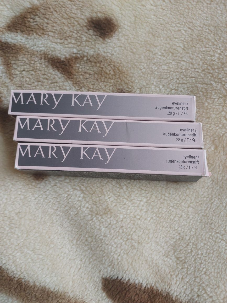 Волостійкий олівець-лайнер для очей відMary Kay