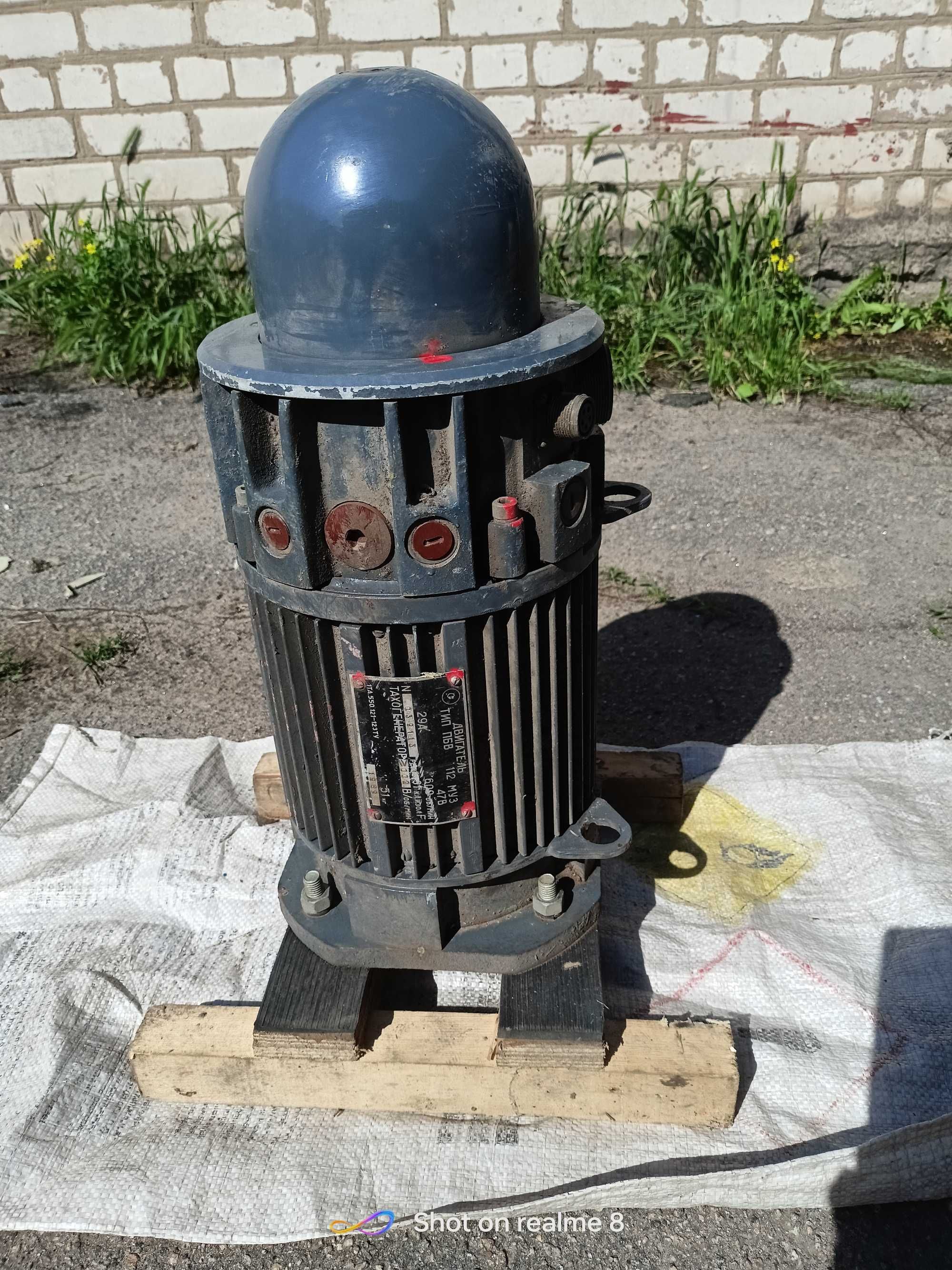 Двигатель  постоянного тока с тахогенератором