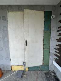 Металеві двері з будівництва