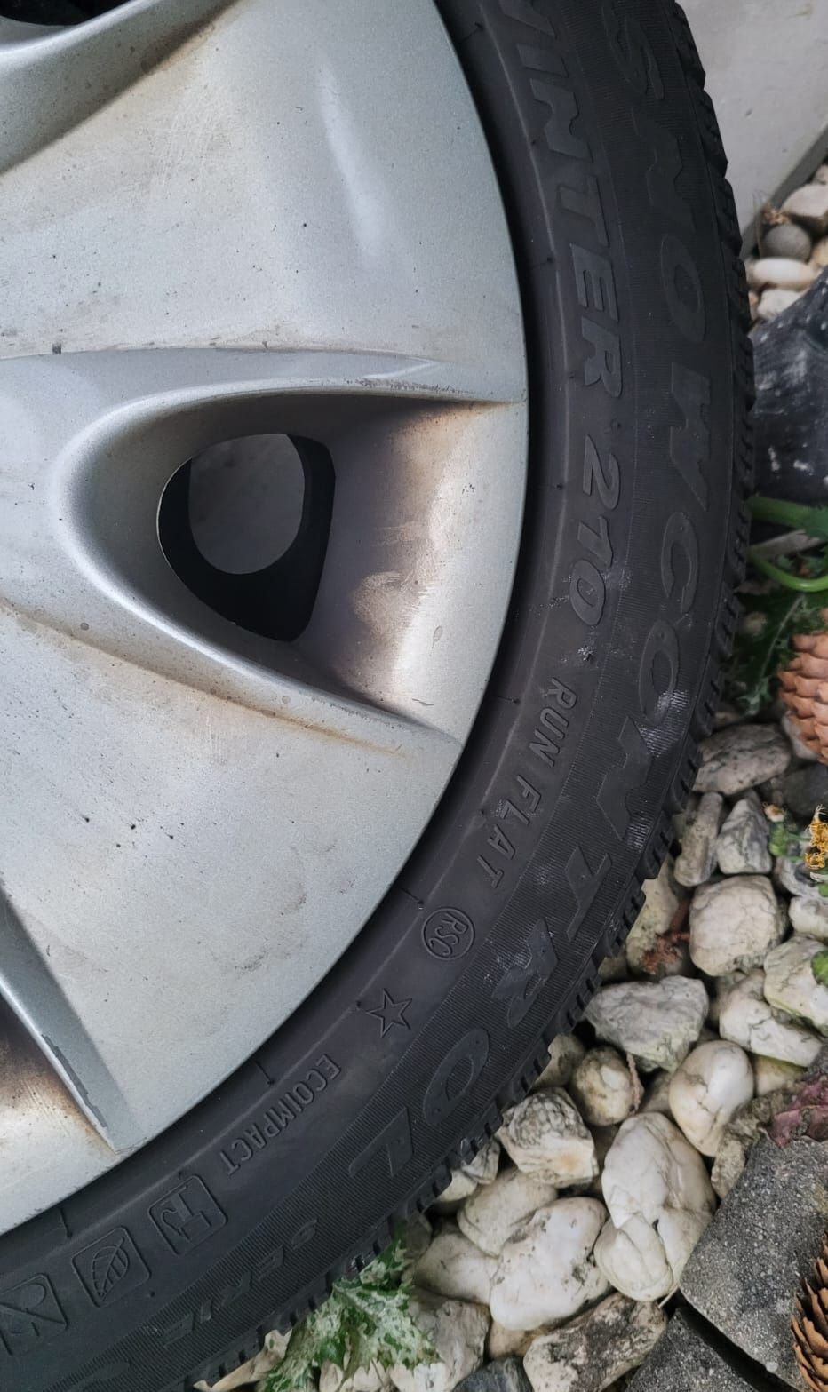 Komplet kół stalowych do BMW opony zimowe Pirelli Run Flat 195/55 R16