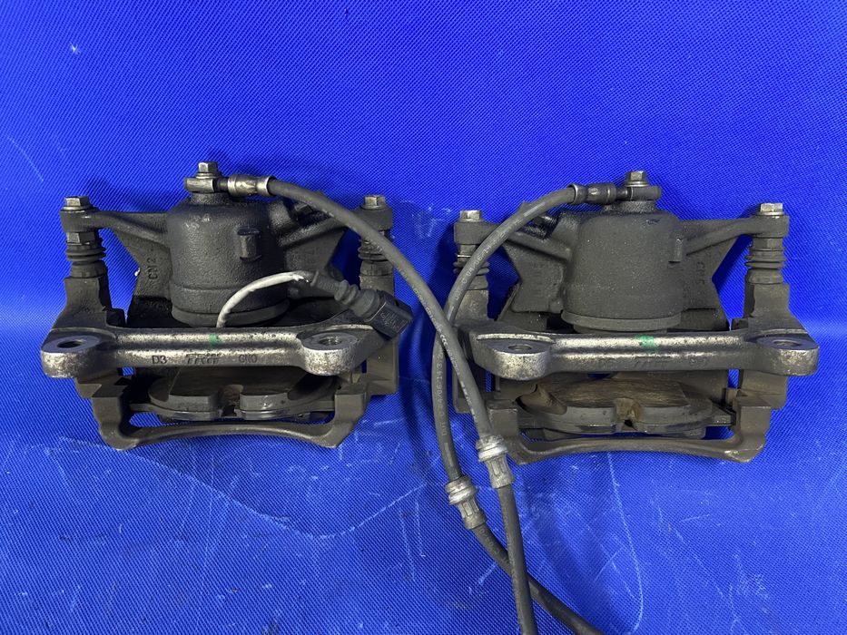 ZACISKI hamulca przód AUDI A3 8V przednie lewy prawy TRW OEM komplet