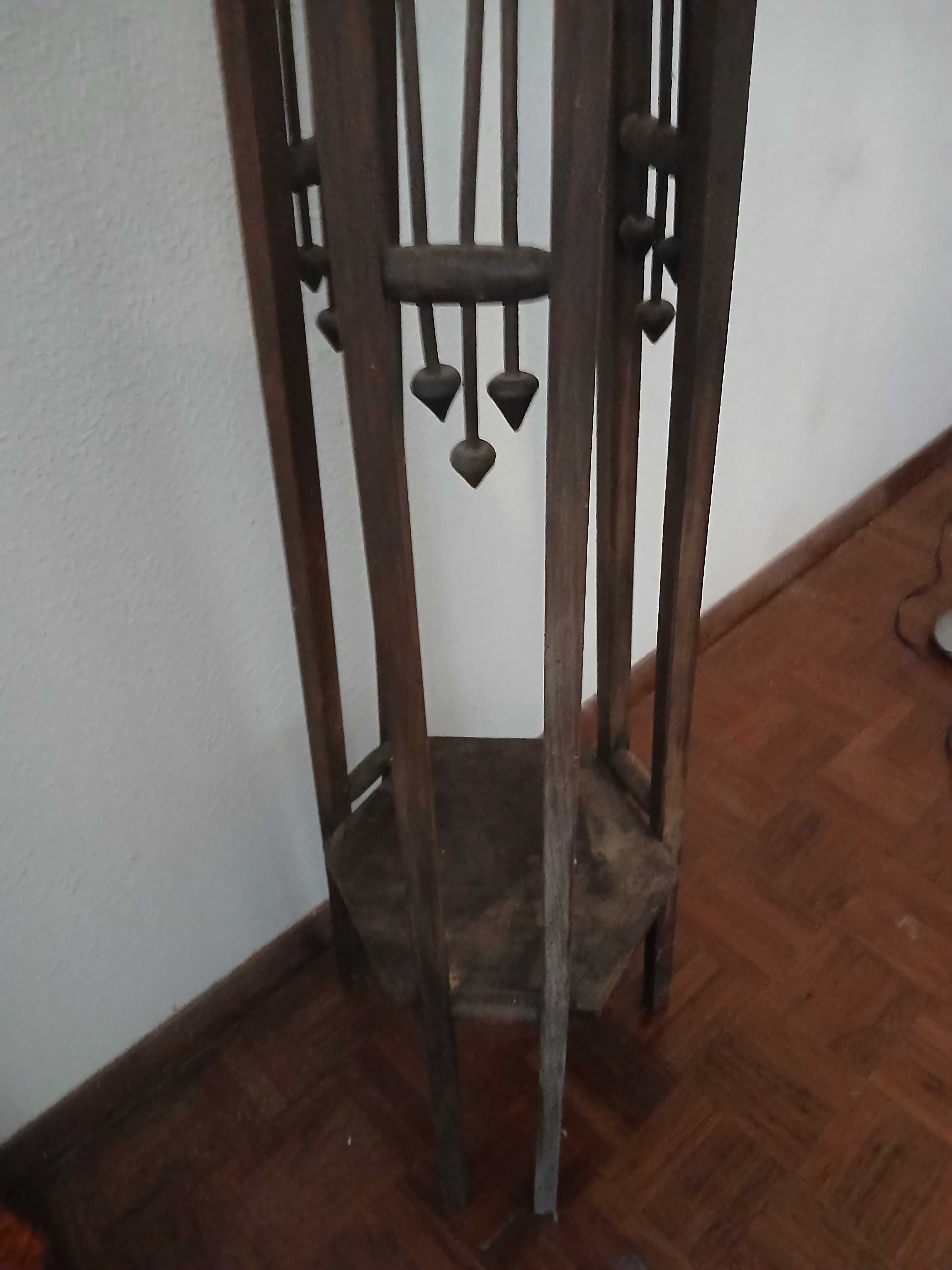 Cavalete antigo anos 60 e bem conservado