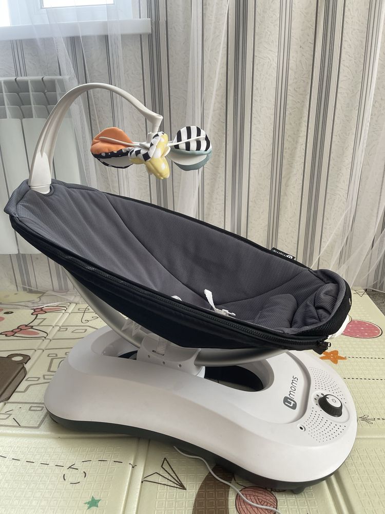 Заколискуючий центр 4moms