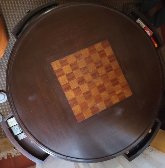 Mesa de jogos antiga