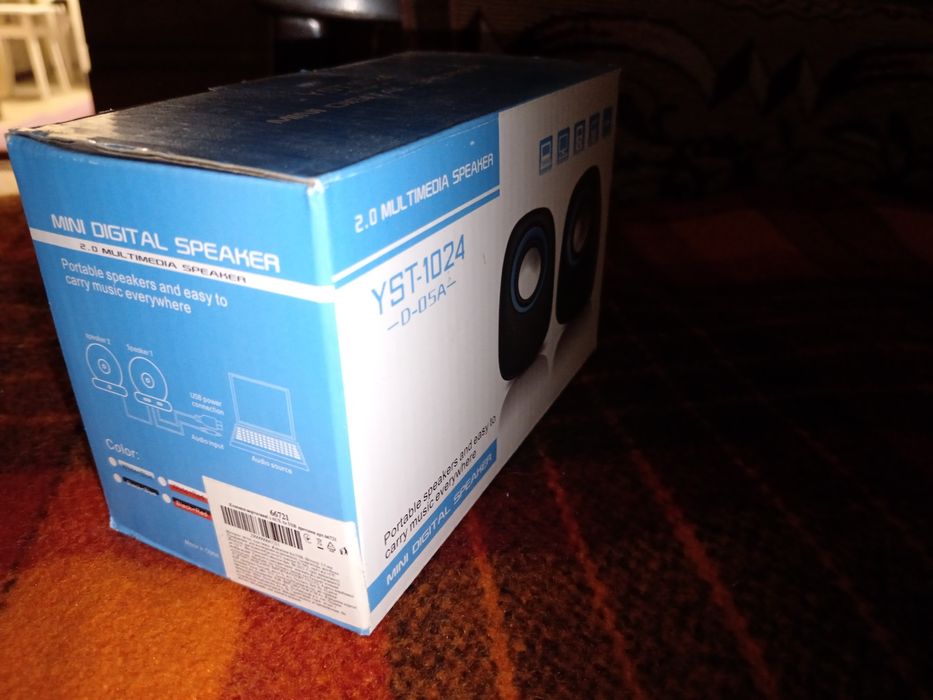 Колонки портативні з AUX та USB дротами.