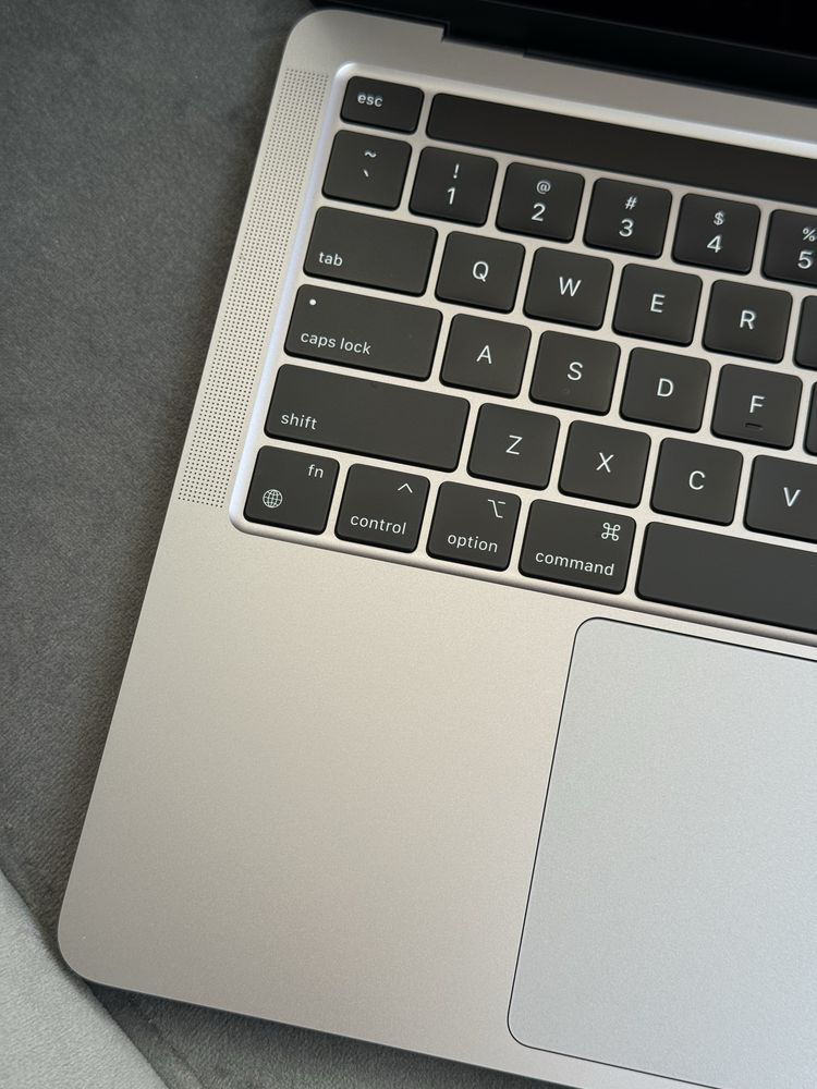 MacBook Pro 13ʼ M2 2022 icloud