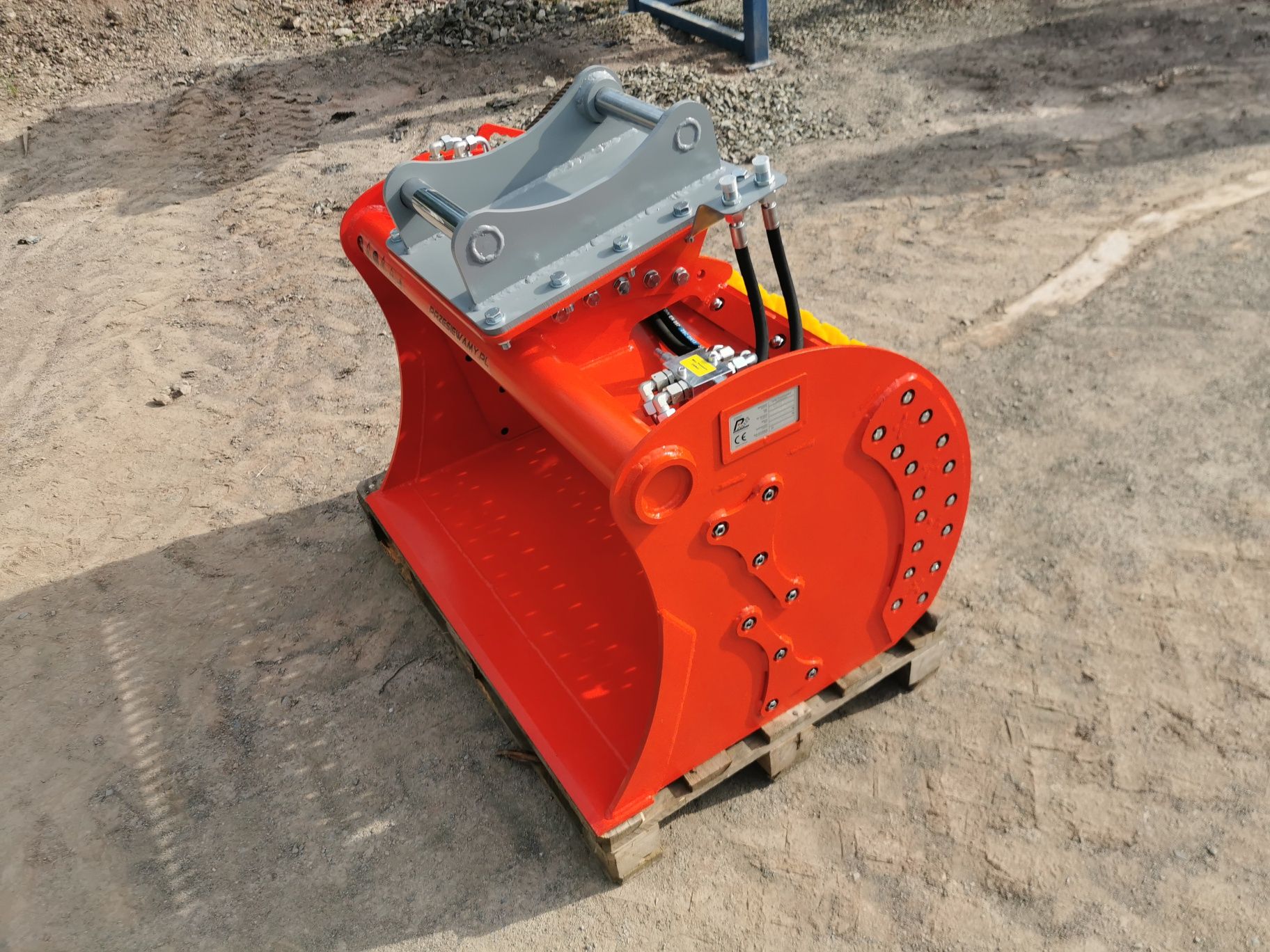 Łyżka przesiewająca PRZESIEWAMY.PL Model 4x105 dla maszyn 6t - 8t