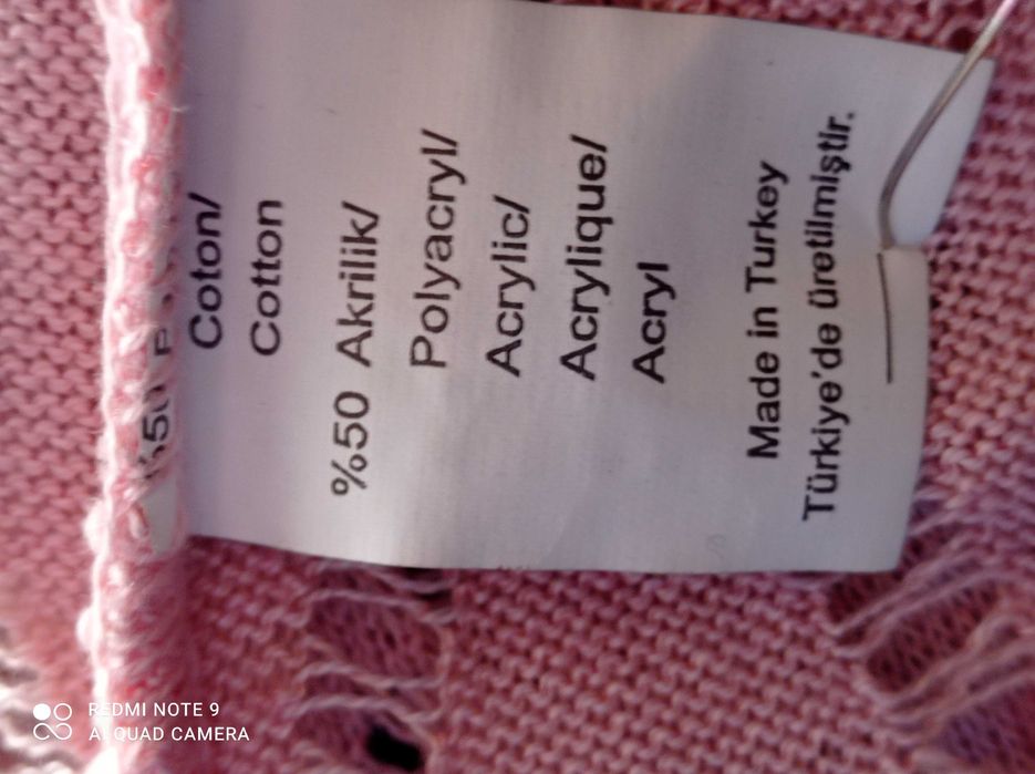 Świetny ażurowy sweterek damski z długim rękawem.