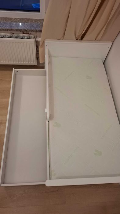 Komoda, szafa, łóżko - zestaw mebli dziecięcych