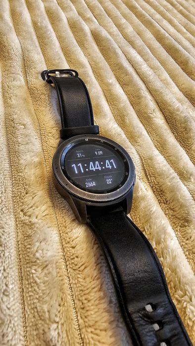Samsung Galaxy Watch SM-R810 + 4 paski