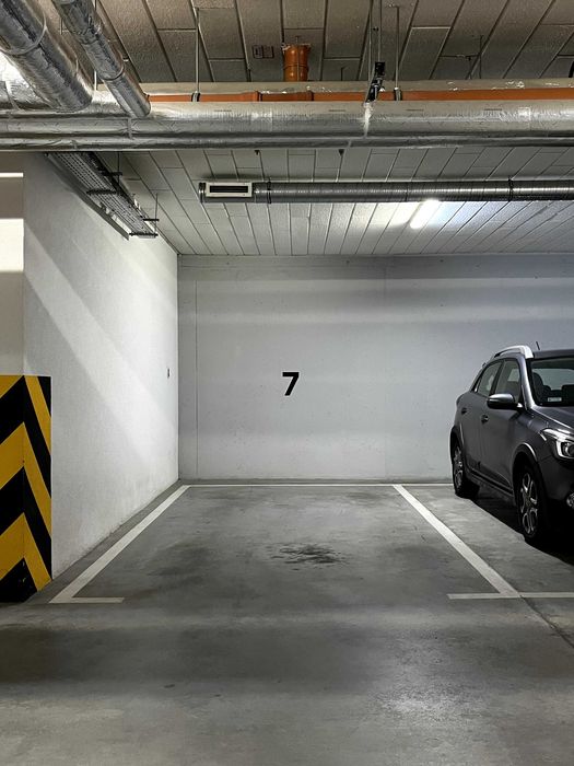 Miejsce postojowe ul. Anny Szwed-Śniadowskiej 44, Kraków, Kliny