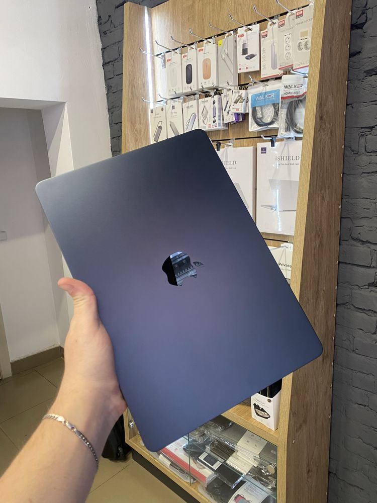 Ноутбук MacBook Air 13"M3 16/256GB/8CPU/8GPU Midnight (MC8K4) 2024