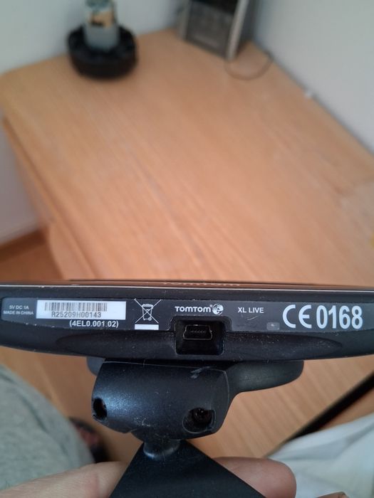 GPS навігатор tomtom.