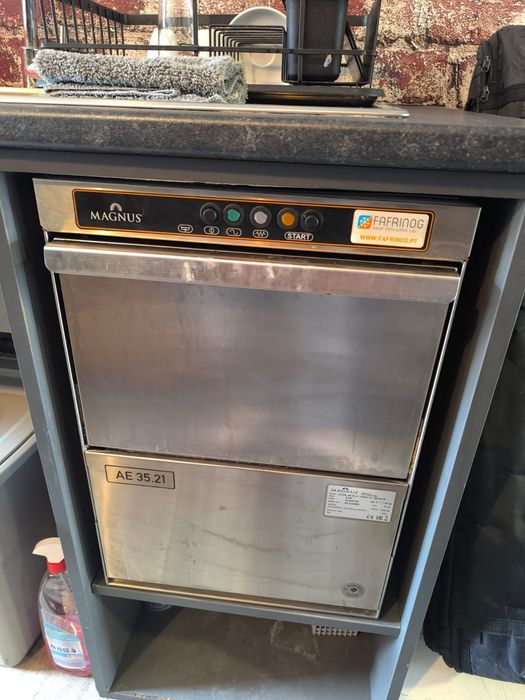 Máquina de loiça industrial