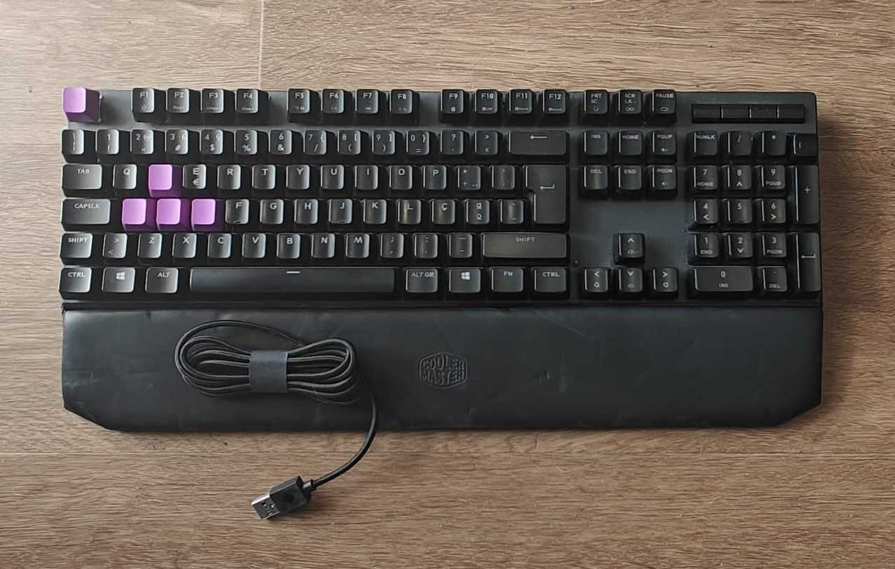 Teclado Gaming Cooler Master Gaming MK750