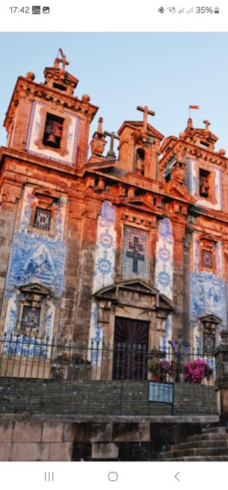 Se Aluga  Via Santa Catarina (Bolhão) Metro a 30 segundos.
