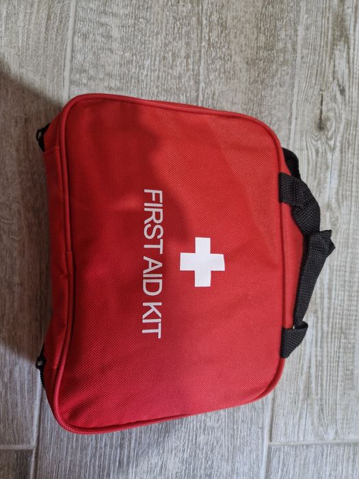 Kit de Primeiros Socorros,  com 210 peças.  Nova