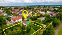 Земельна ділянка з будинком в центрі міста.