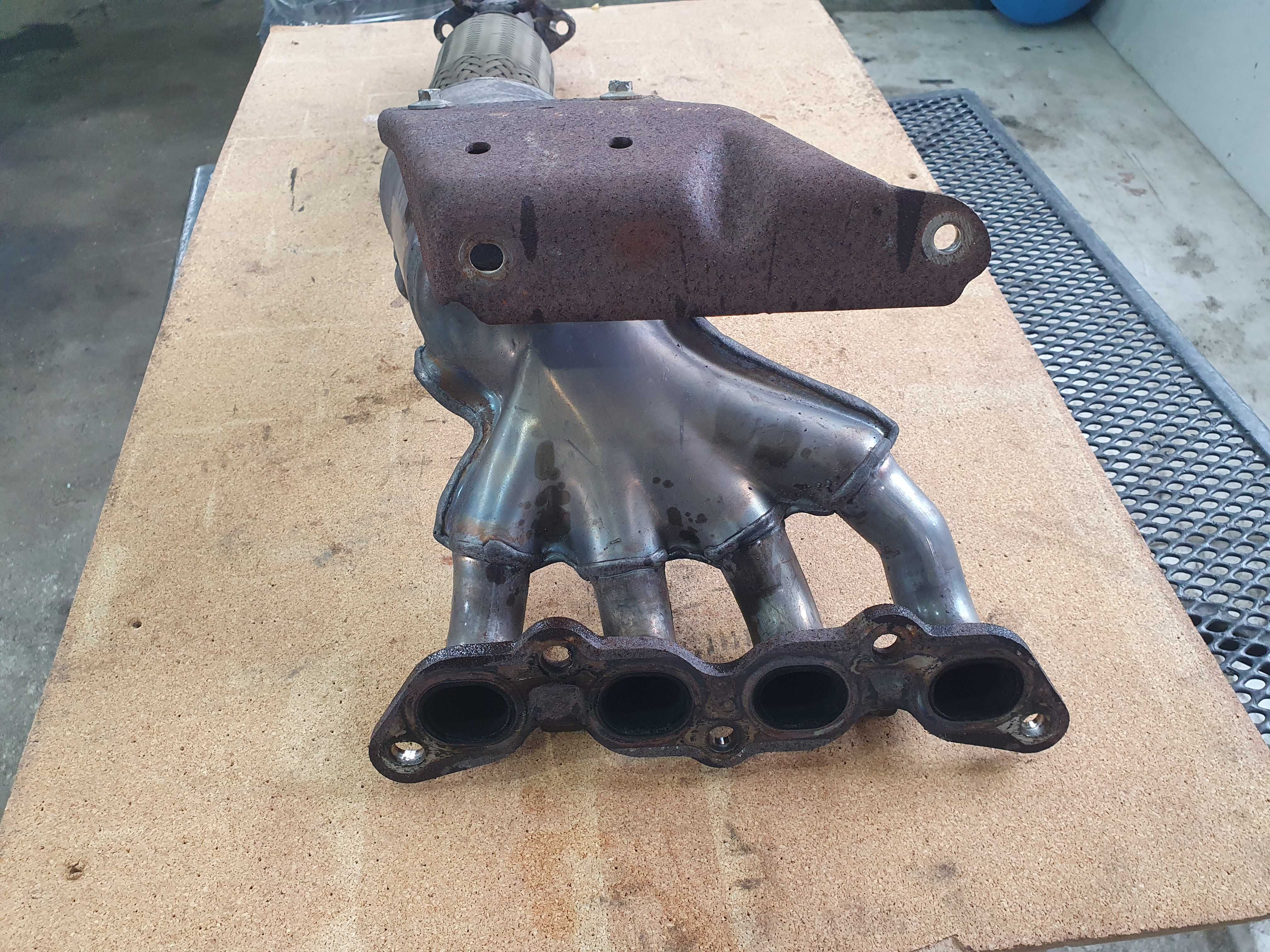 Kolektor wydechowy katalizator portki złącze Ford Focus mk2 1.4 16v