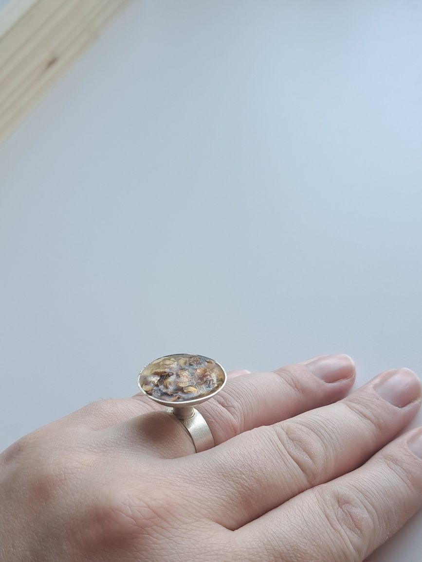Srebrny autorski pierścionek z bursztynami srebro bursztyny