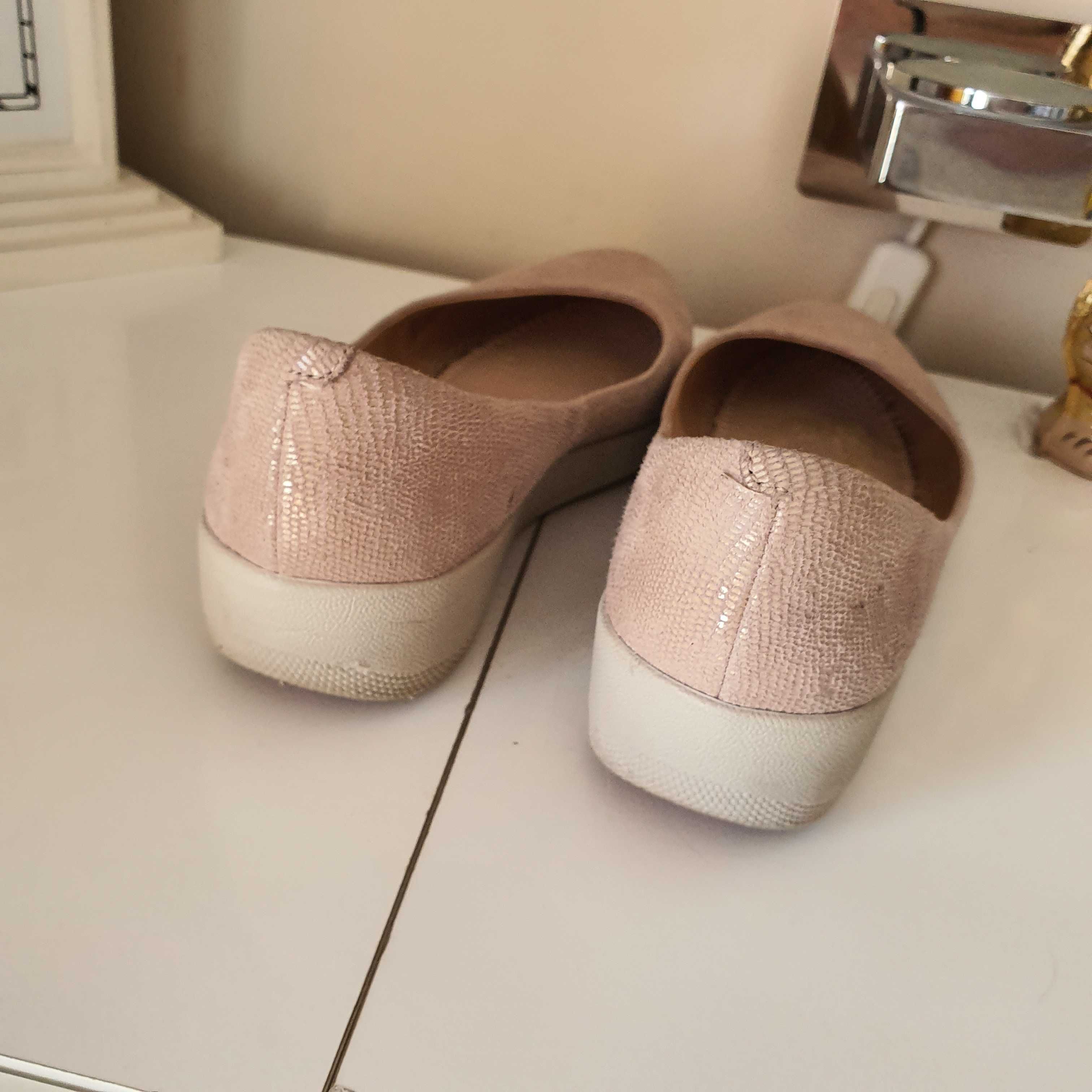 Buty baleriny damskie wsuwane Fitflop pudrowy róż 37, 5