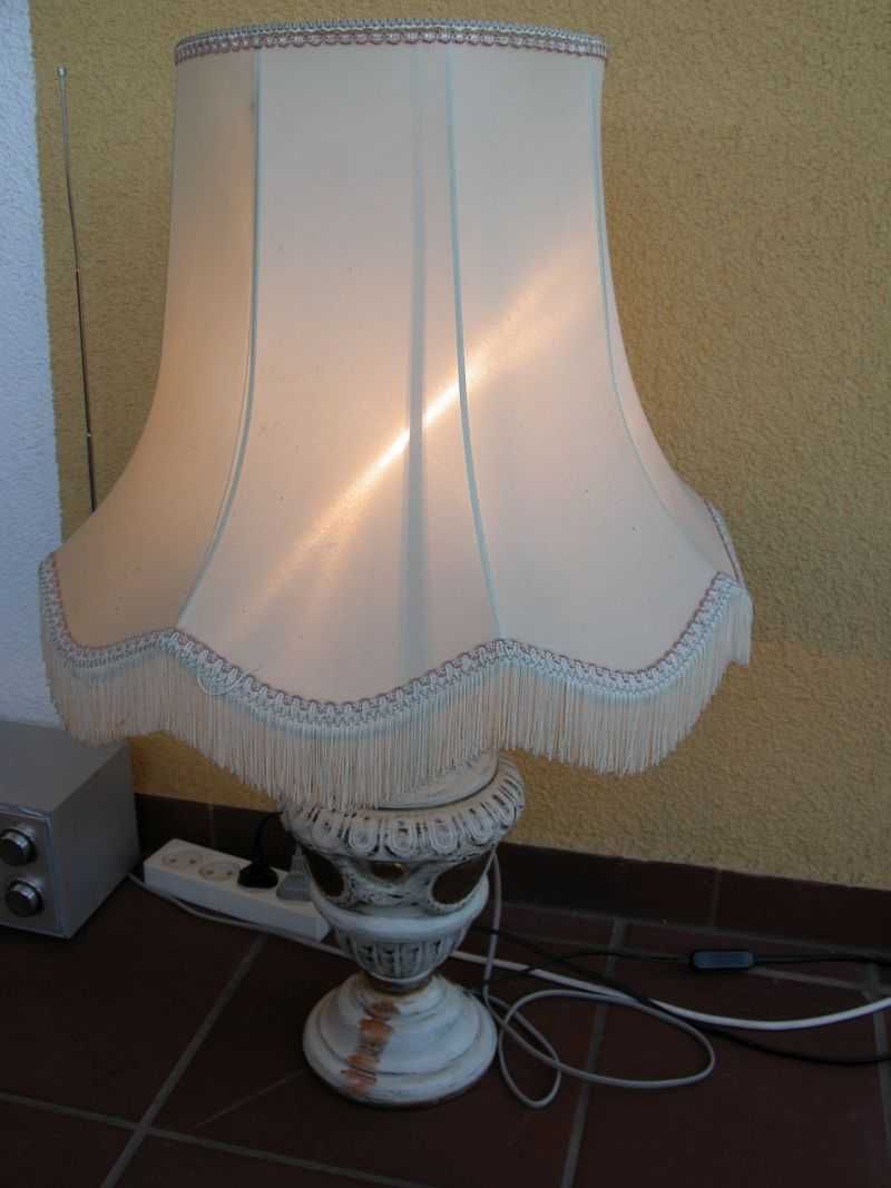 stara lampa ceramiczna