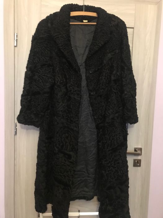 Futro z karakuł czarne