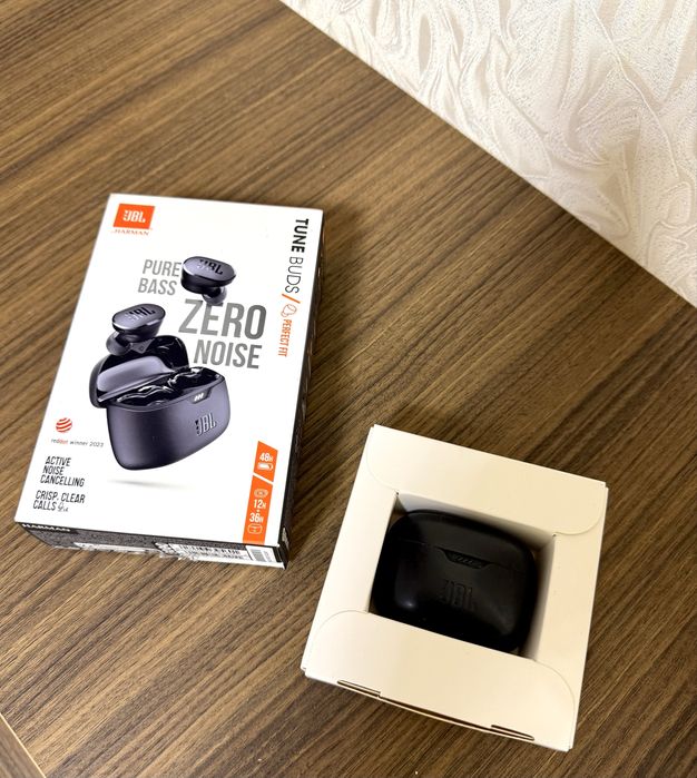 JBL Tune Buds з ANC та Pure Bass Sound,