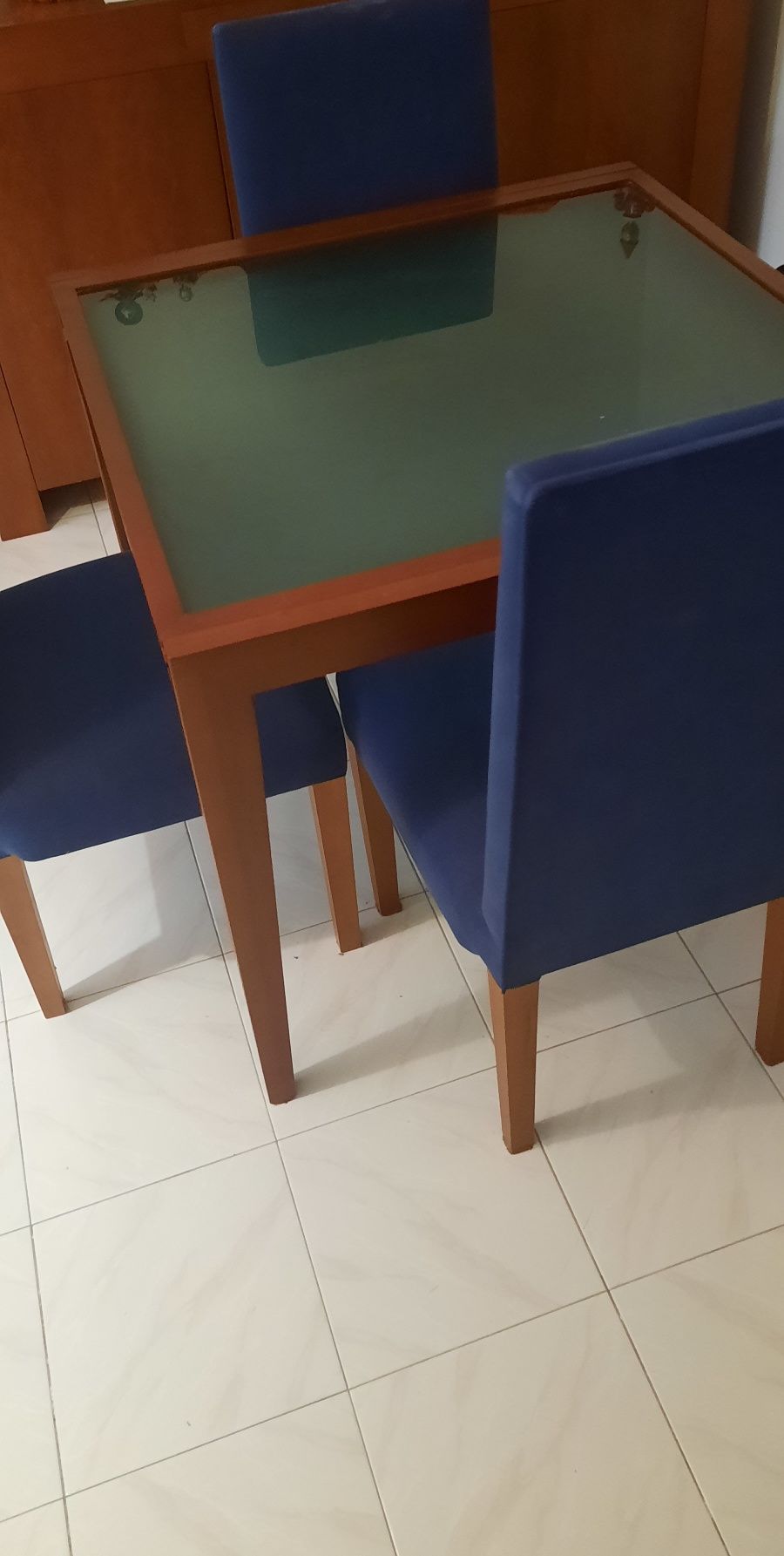 Vendo mesa + 4 cadeiras
