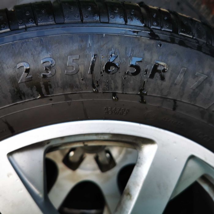 Sprzedam felgi aluminiowe plus opony zimowe 23555/17